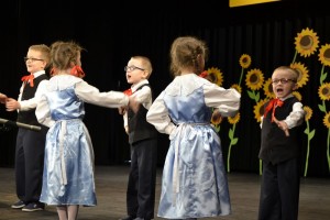 Dzieci z Publicznego Przedszkola w Opatówku bawią się po wielkopolsku - II nagroda