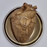 „Serce dobroci - Serce na talerzu”, ceramika, szkoło, metal, 2019