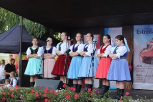 Dziecięcy Zespół Folklorystyczny ČEČINKA /Bratysława, Słowacja